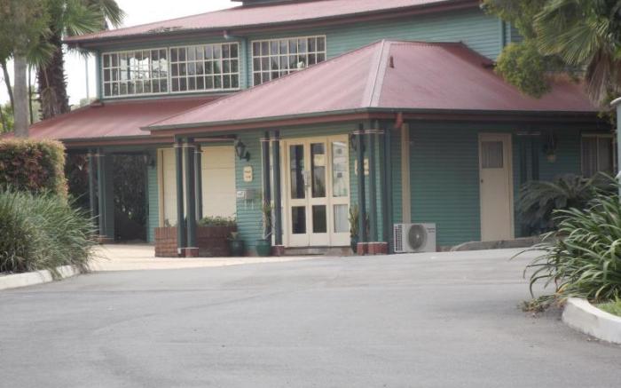 Puffers Inn Logan Motel