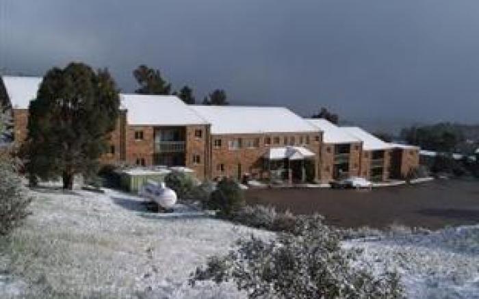 Acacia Snowy Motel
