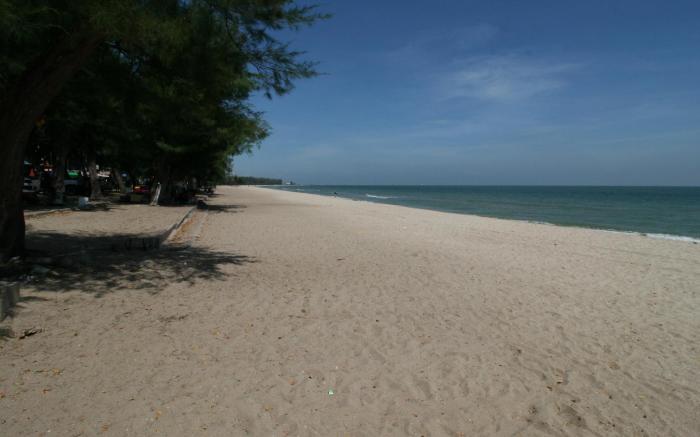 Beachfront Hotel Cha Am