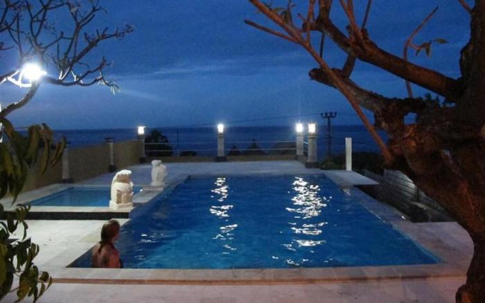 Barong Cafe Bungalow and Restaurant