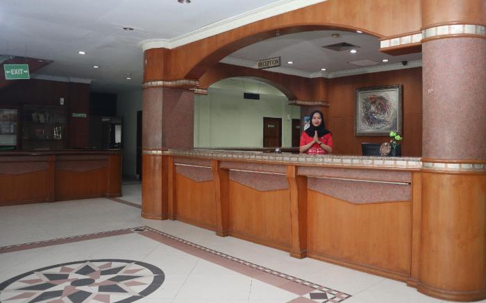 OYO 742 Mona Plaza Hotel