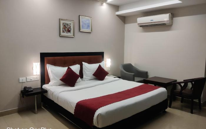 Hotel Delphi Grand Hyderabad - Hi-Tech City, Perfect for Business & Comfort