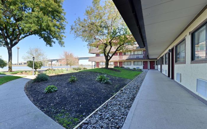 Red Roof PLUS+ Secaucus - Meadowlands - NYC