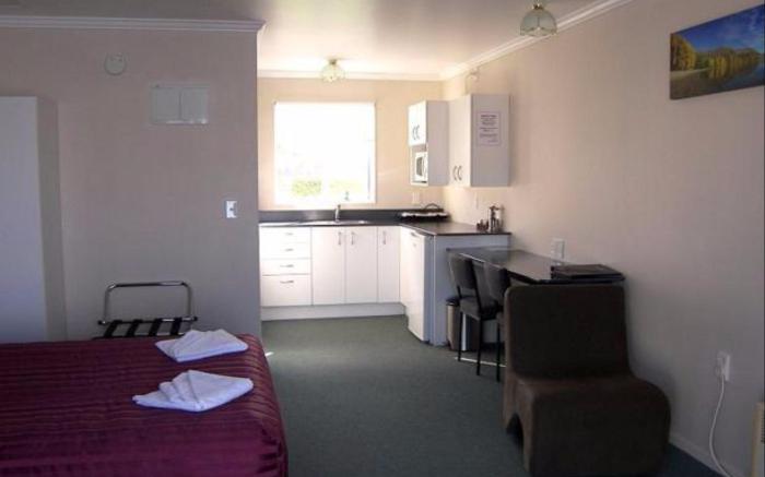 554 Moana Court Motel