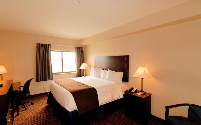 Cobblestone Inn & Suites - Denison / Oak Ridge