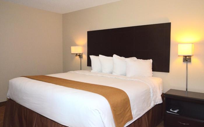 Cobblestone Inn & Suites - Lake View