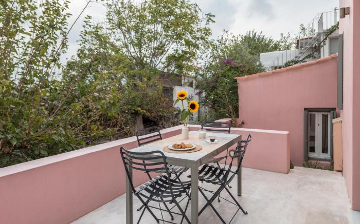 Anafiotika hideaway by cycladica