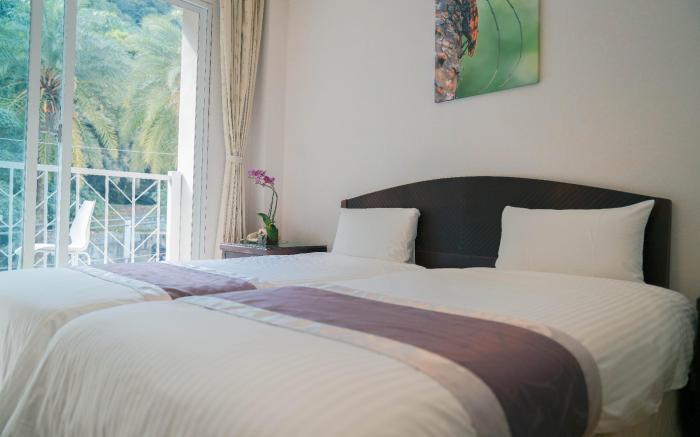 Lakeside Resort Hotel