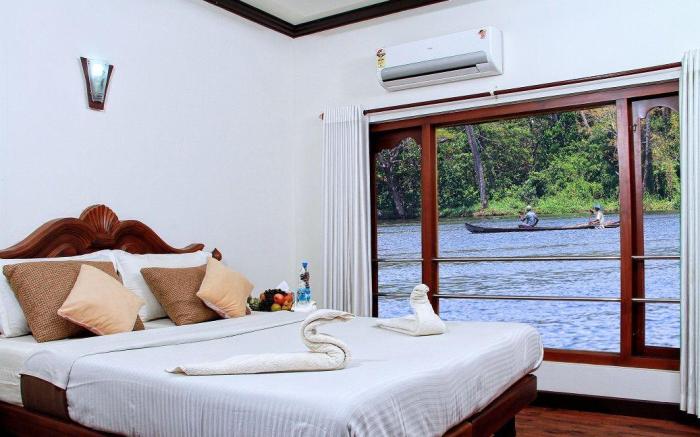 Honeymoon Houseboat