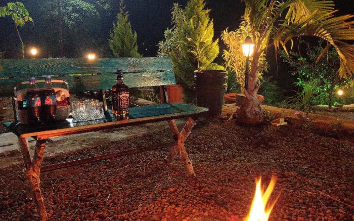 Luxury 8-BR Campsite with Lake and Mountains Views