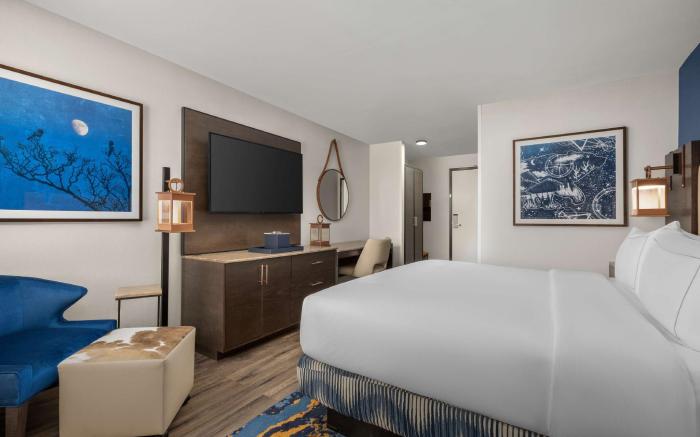 Hotel Westport Kansas City, Tapestry Collection by Hilton