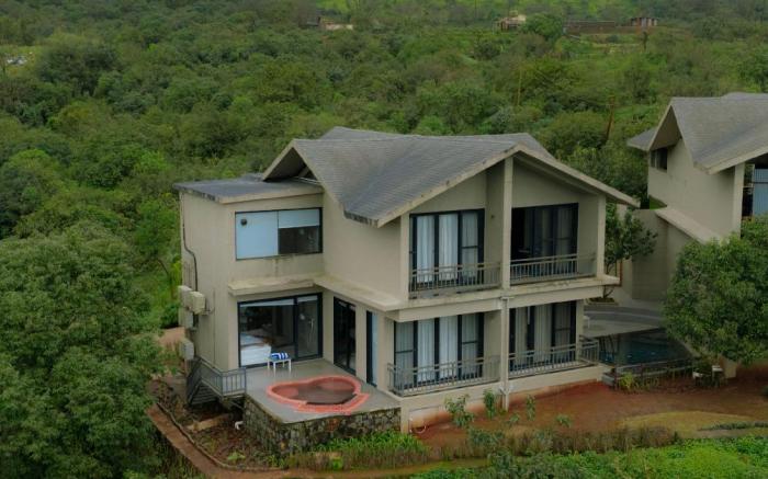 Vee Resort -The Suites of Royals