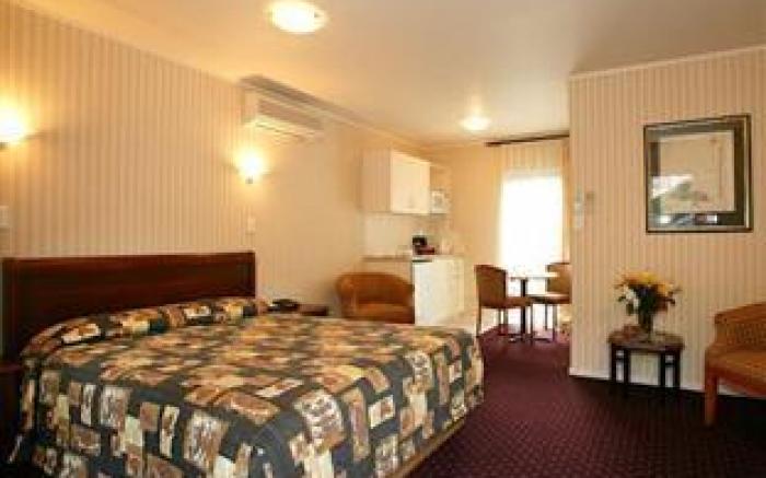 Cornwall Park Motor Inn