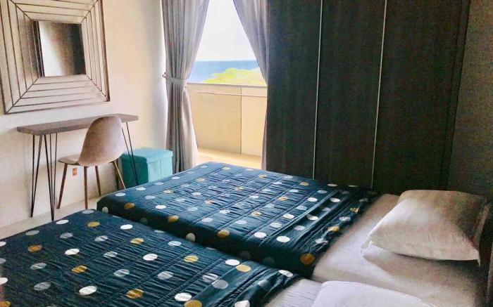 Luxury Seafront Suite by the Sea with Unmatched Sunset and Full Ocean View, 5-Star Hotel Rating
