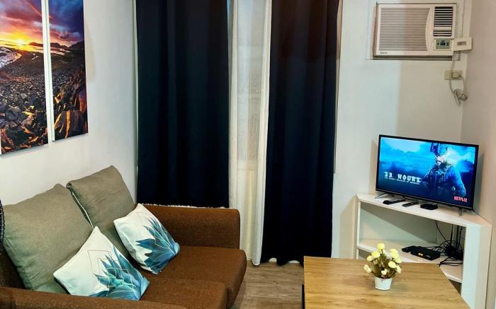 Lovely Spacious Condo With Balcony