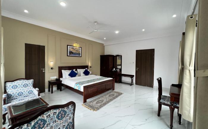 Revaas Lake View Boutique Hotel
