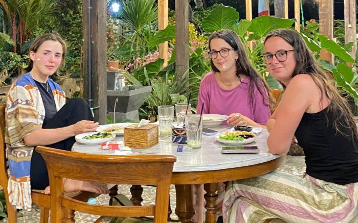 Oku Guest House & Café