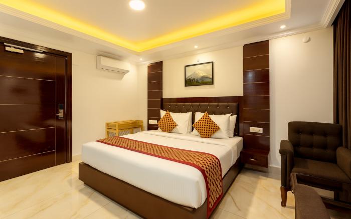 Hotel The Grand White