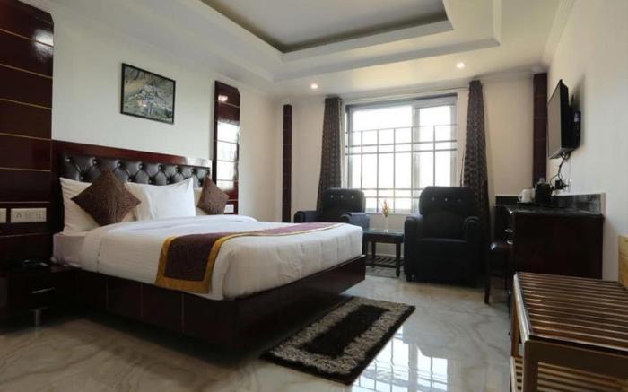 Hotel The Grand White