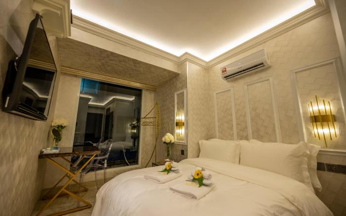A Residence @ Between Hilton & Cititel Hotel