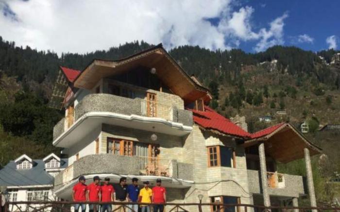 Villa Riverine Cafe & Riverview Residences 