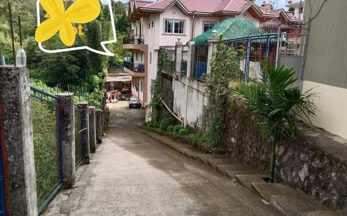 Elle's place (entire apartment with free parking)