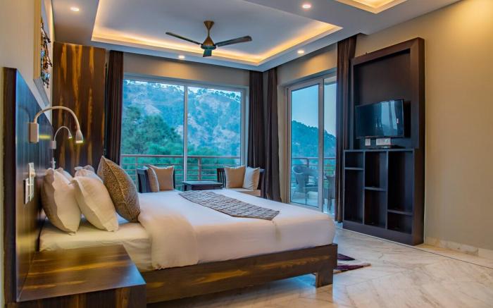 Majestic Pines || Mesmerising Hill View Full Villa