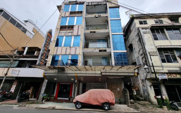 OYO 90952 Hotel Grand Sirao