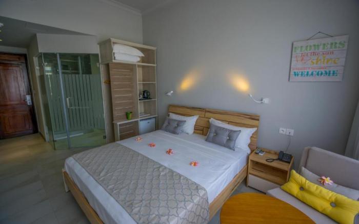 Le Peninsula Bay Beach Resort & Spa