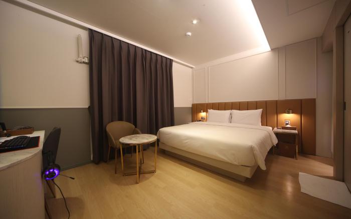 H Avenue Hotel DongRae
