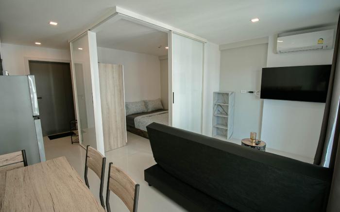 Pool and Lake View Relaxing 1 bedroom - M142