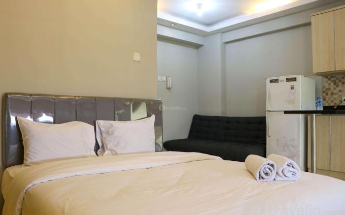 Fully Spacious Studio Green Bay Pluit By Travelio