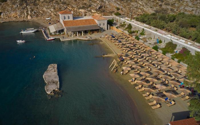 MANDRAKI BEACH RESORT