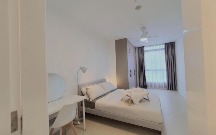 Arcoris Mont Kiara 004/2BR/1-4pax /WIFI & NETFLIX 
