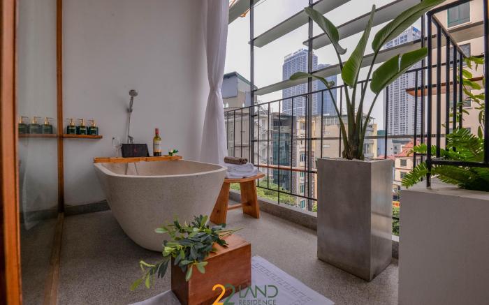Santorini style room (open bathtub) in Hanoi/01