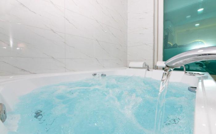 Sellin Onsu Swimming Pool Pension