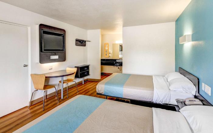 Motel 6 Waco, TX - Lacy Lakeview