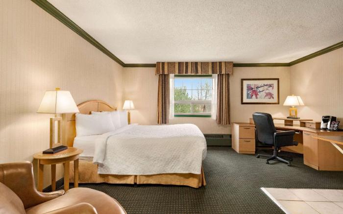 Travelodge by Wyndham Dawson Creek
