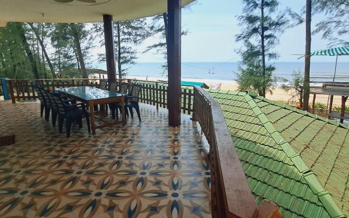 Sam & San Beach Resort