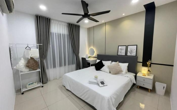 Manhattan 3 bedroom Apartment (6-8pax) , 2 Carpark