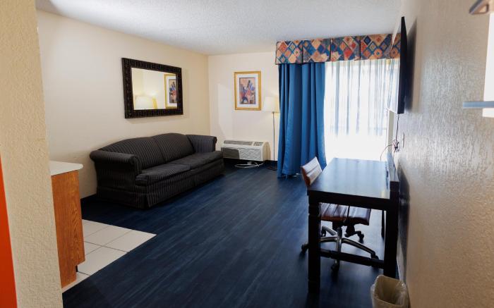 Garnet Inn & Suites