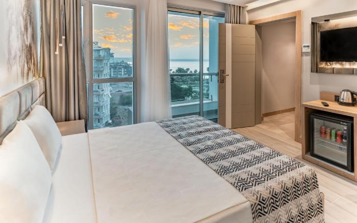 PEARLY HOTEL