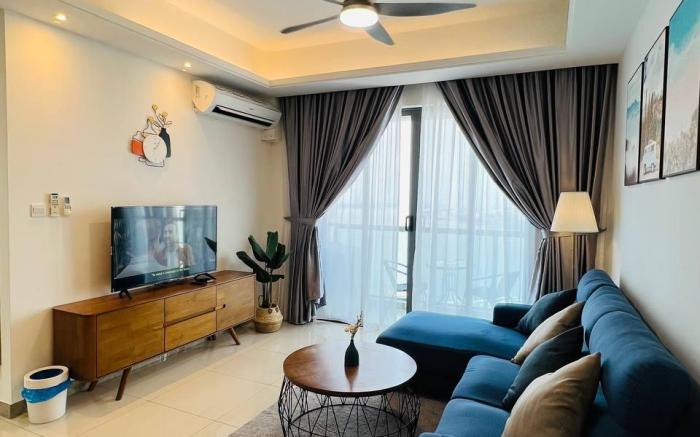 Sea View 2BR of Dual-Key R&F Princess by ANJU