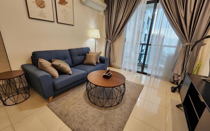Sea View Dual-Key unit at R&F Princess by ANJU