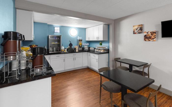 Super 8 by Wyndham Charleston WV