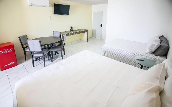 OYO Hotel Plaza Las Torres, Cabo San Lucas