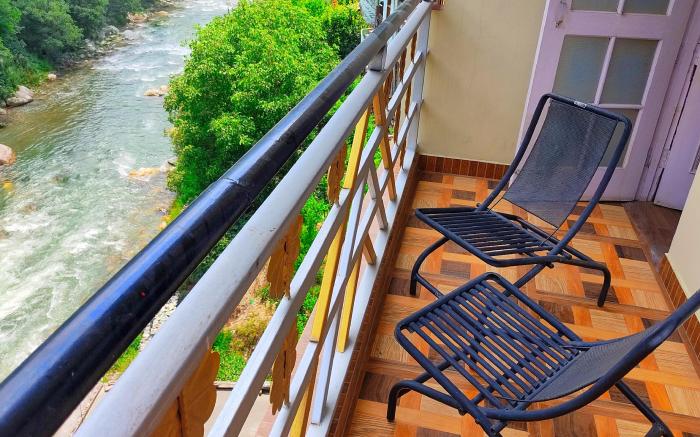 Hotel Mansarovar - Tirthan Valley
