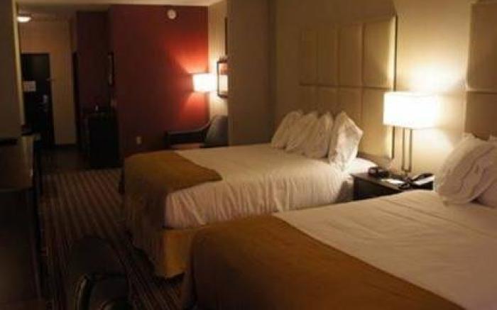 Holiday Inn Express & Suites Northeast By IHG