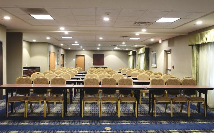 Holiday Inn Express and Suites Urbandale Des Moines By IHG