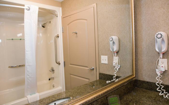 Holiday Inn Express and Suites Springfield Medical District By IHG